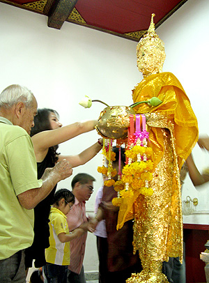 ตำนานหลวงพ่อลอยน้ำ 5 พี่น้อง