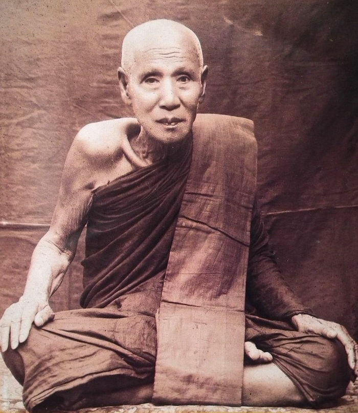 "หลวงปู่จันทร์ดี" เล่าเรื่อง "เหล็กไหล" ! เมื่อหลวงปู่เสาร์และหลวงปู่มั่น ไปตัดเหล็กไหลที่เมืองลาว