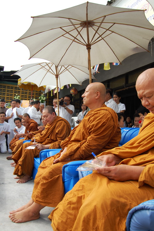 -เดินมาหน้าพิธี-3.jpg