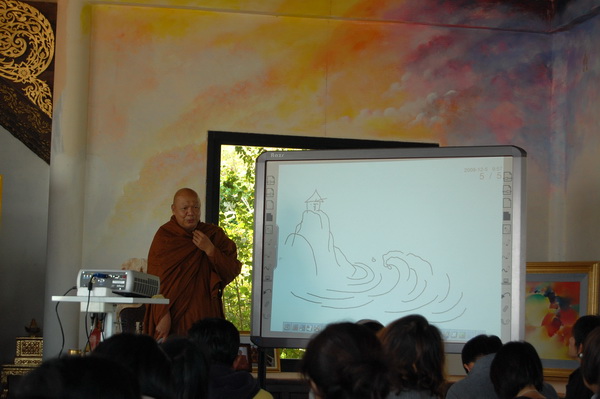 โอภาโส ขณะเมตตาสอนธรรมะ.jpg