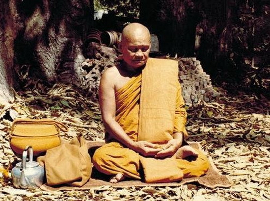 หลวงปู่ชา สุภัทโท.jpg