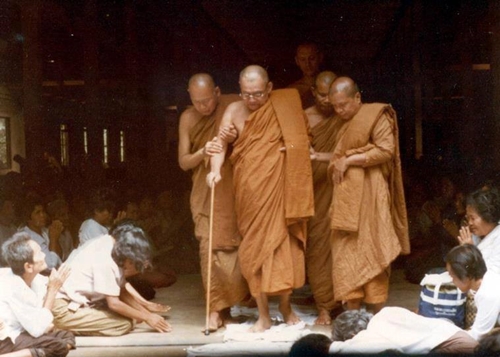 หลวงปู่ชา สุภัทโท.jpg