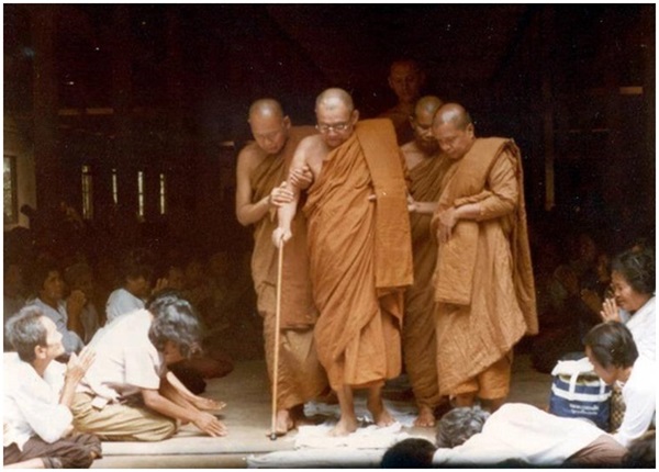 หลวงปู่ชา สุภัทโท.jpg