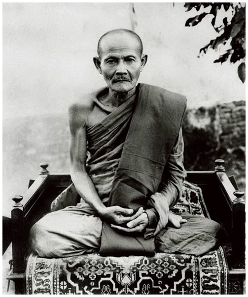 หลวงปู่มั่น ภูริทัตโต.jpg