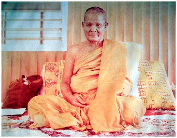 2หลวงปู่ชอบ (2).jpg